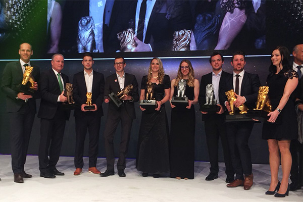 Zwei Leonidas Löwen in Bronze