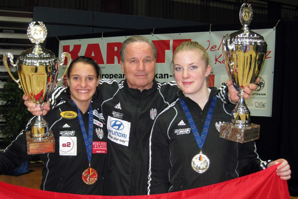 Alisa Buchinger und Nathalie Reiter mit BT Manfred Eppenschwandtner